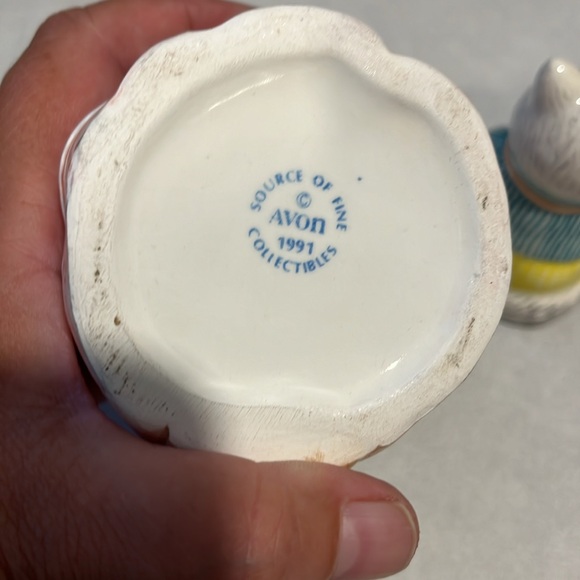 Avon salt n pepper shaker and creamer. Super cute . Little chip on boys ear - Picture 3 of 4